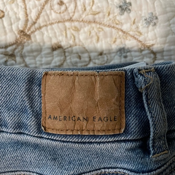 American Eagle High Rise Mom Jeans Size 14 Long - Picture 3 of 6